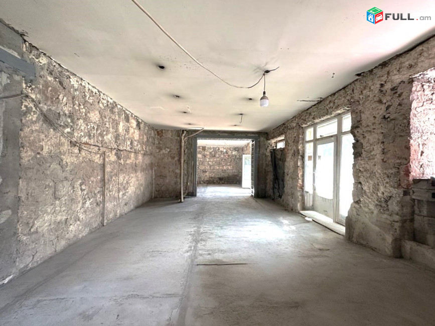 Վաճառվում է 1-ին գիծ երկհարկանի կոմերցիոն տարածք։ For sale կոդ C1821