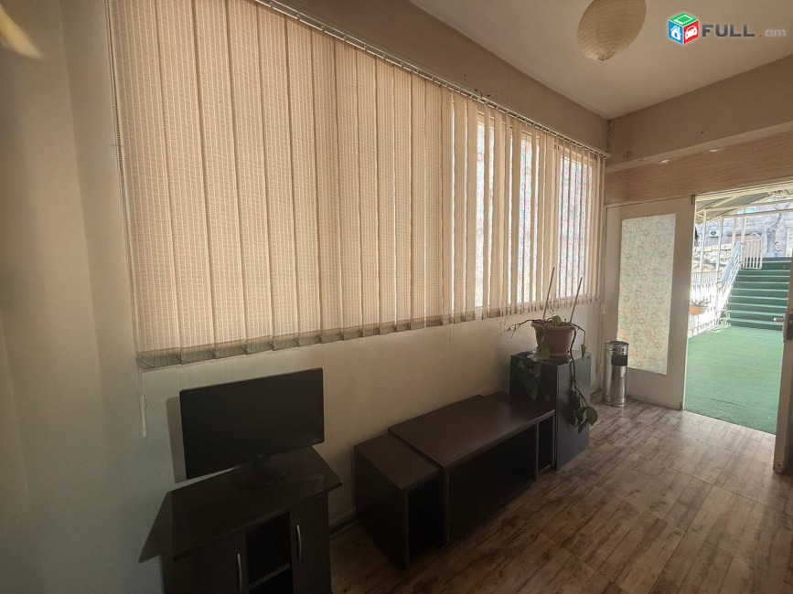 Վարձով է տրվում1-ին գիծ կոմերցիոն տարածք։ For rent կոդ G2606