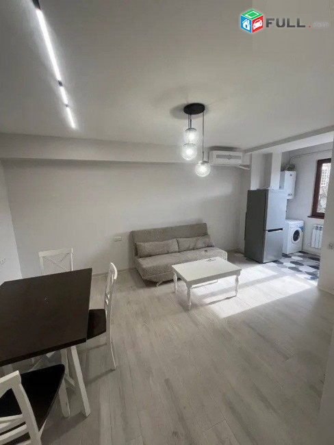 վաճառվում է արևկող, լուսավոր բնակարան։ For sale կոդ C1835