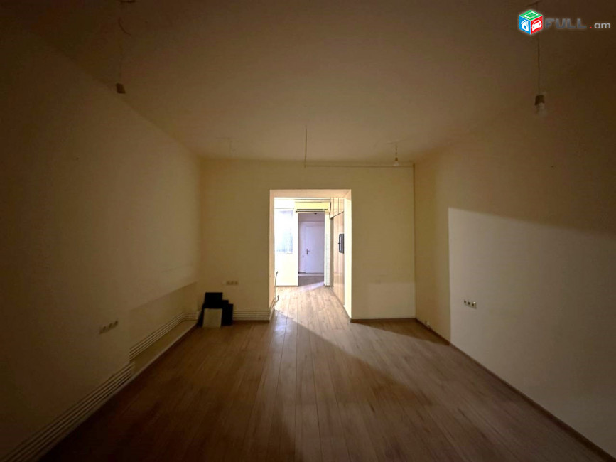 Վաճառվում է 1-ին գիծ կոմերցիոն տարածք։ For sale կոդ C1836