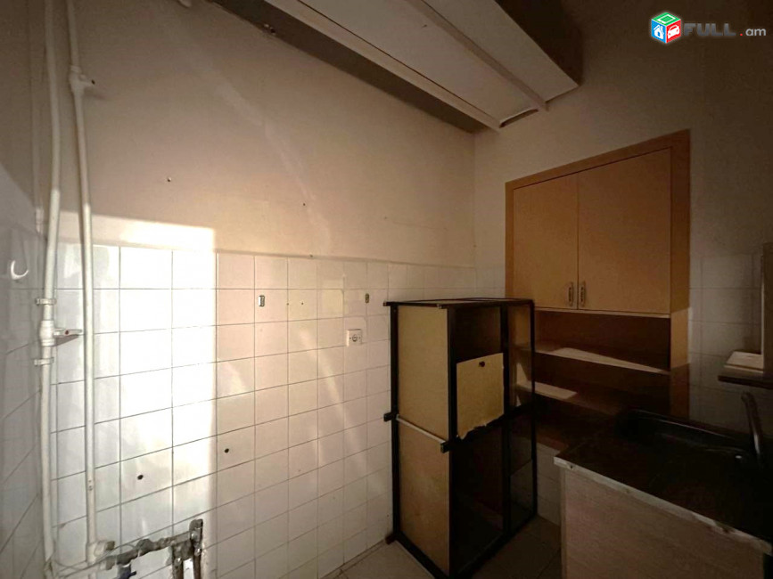 Վաճառվում է 1-ին գիծ կոմերցիոն տարածք։ For sale կոդ C1836