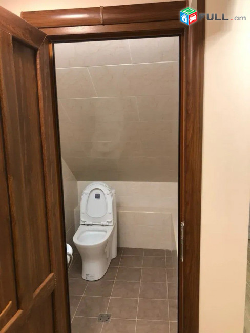 Վարձով է տրվում 1-ին գիծ կոմերցիոն տարածք։ For rent կոդ G2614