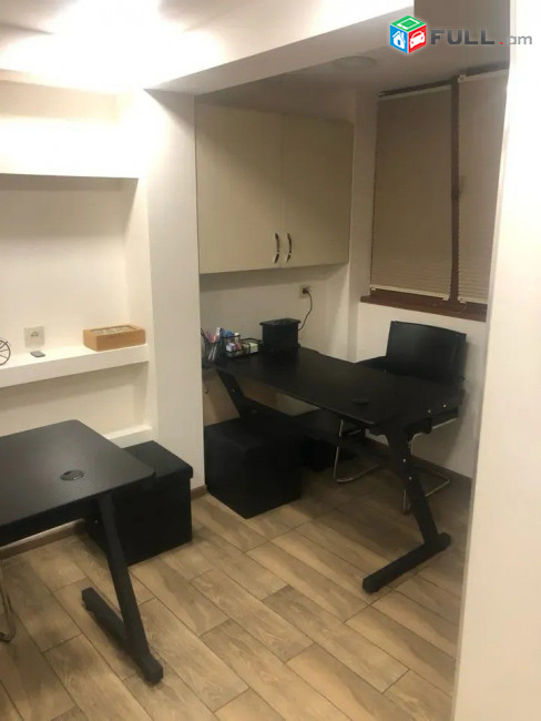 Վարձով է տրվում 1-ին գիծ կոմերցիոն տարածք։ For rent կոդ G2614