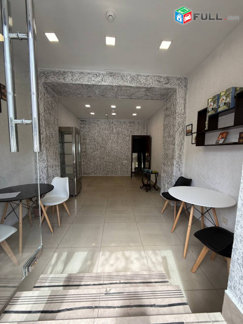 Վարձով է տրվում 1-ին գիծ կոմերցիոն տարածք։ For rent կոդ G1052