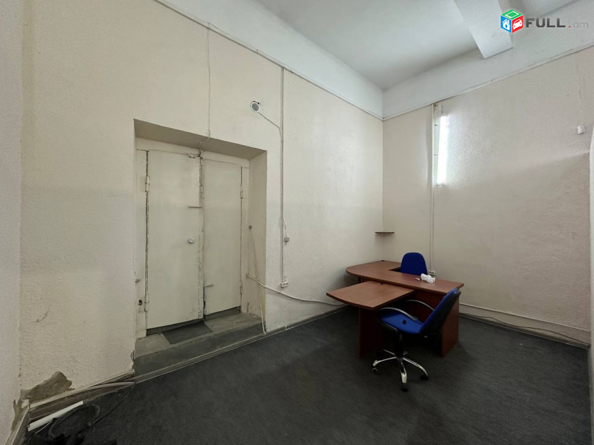  Վարձով է տրվում 1-ին գիծ կոմերցիոն տարածք։ For rent կոդ G2616