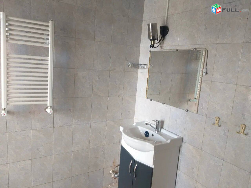  Վարձով է տրվում 1-ին գիծ կոմերցիոն տարածք։ For rent կոդ G2622