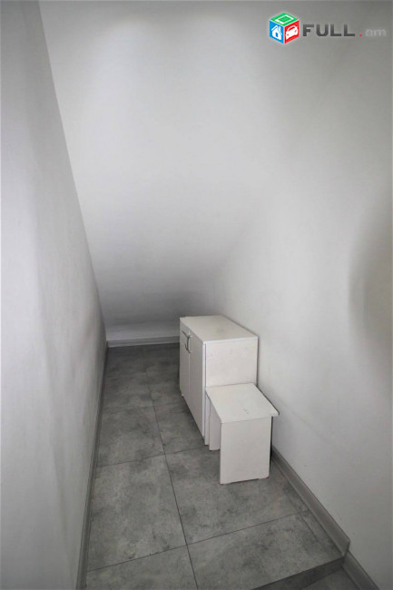 Վարձով է տրվում 1-ին գիծ կոմերցիոն տարածք։ For rent կոդ G1668