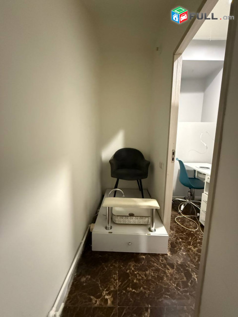 Վարձով է տրվում 1-ին գիծ կոմերցիոն տարածք։ For rent կոդ G1037