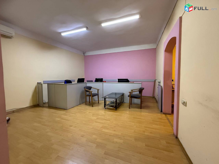 Կենտրոնում վաճառվում է կոմերցիոն տարածք For sale, կոդ C1856
