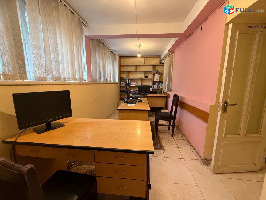 Կենտրոնում վաճառվում է կոմերցիոն տարածք For sale, կոդ C1856