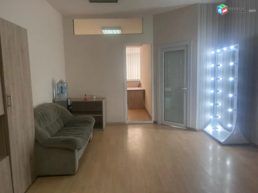 Երվանդ Քոչար փողոցում, վարձով է տրվում կոմերցիոն տարածք։ For rent կոդ G2644