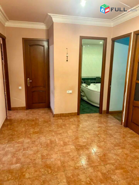 Վաճառվում է 1-ին գիծ կոմերցիոն տարածք։ For sale կոդ C1858