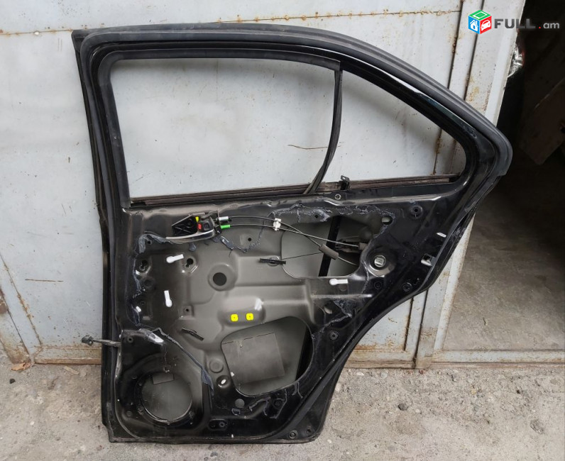 Suzuki Kizashi dur aj koxmi hetevi dur