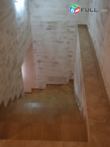3 հարկանի բնակարան սակարկելի