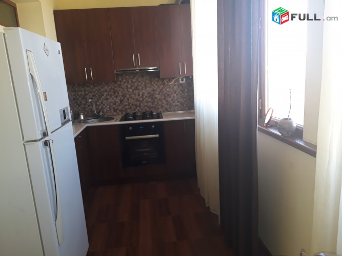 3 սենյակ սախարովի հրապարակ(բոքսի հայաթ) Վարդանանց 5ա 70 քմ առանց միջնորդ