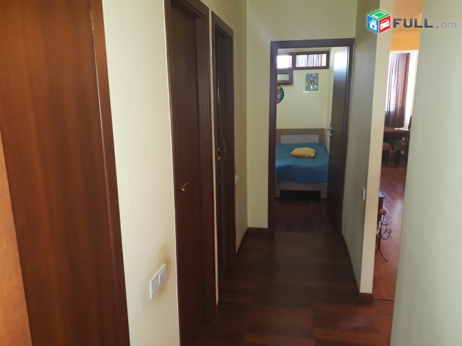 3 սենյակ սախարովի հրապարակ(բոքսի հայաթ) Վարդանանց 5ա 70 քմ առանց միջնորդ