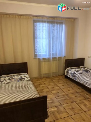 Vardzov e trvum 3 senyakanoc bnakaran Kentronum