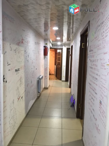 Vardzov e trvum 15 senyakanoc hostel Kentronum