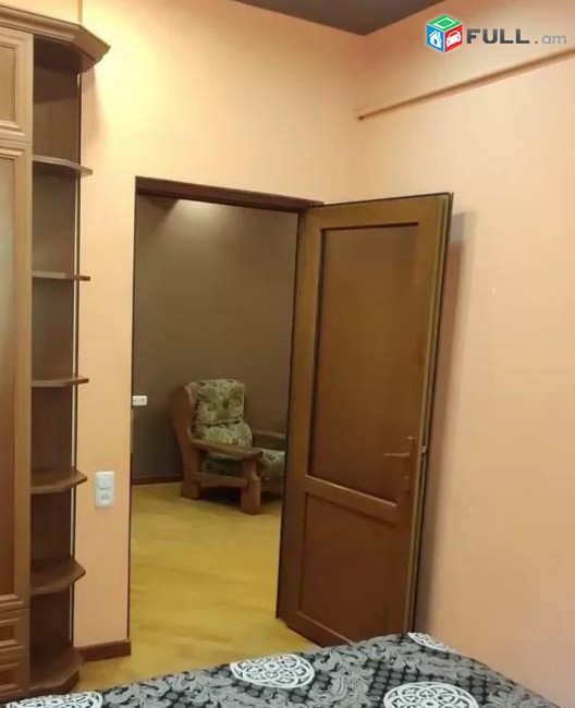 Oravardzov e trvum 2 senyakanots bnakaran Kentronum