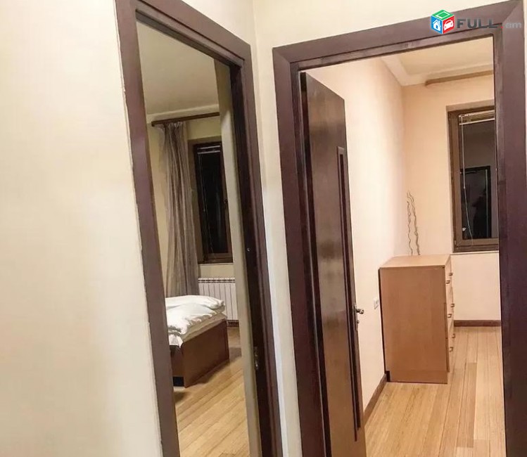 Oravardzov e trvum 3 senyakanots bnakaran Kentronum