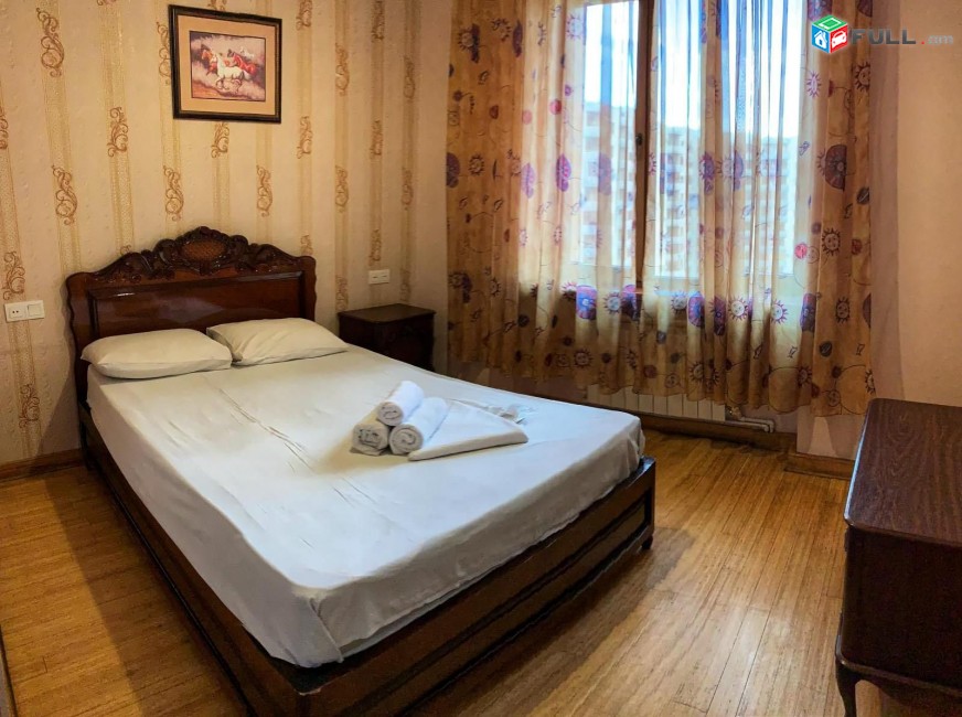 Oravardzov e trvum 3 senyakanots bnakaran Kentronum