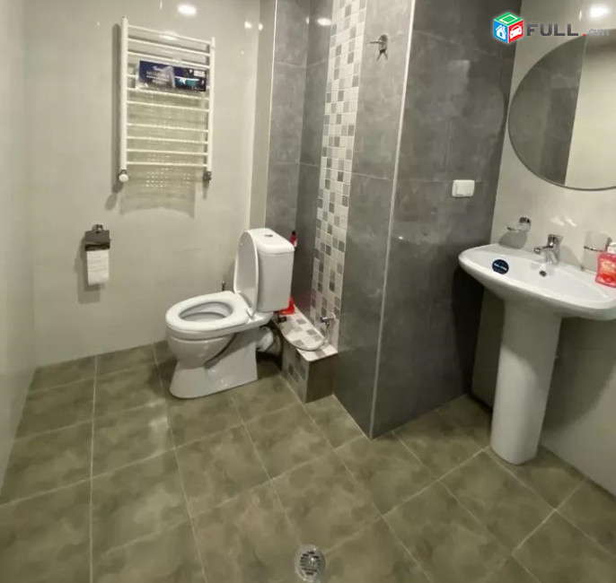 Vardzov e trvum 3 senyakanoc bnakaran Sayat Nova
