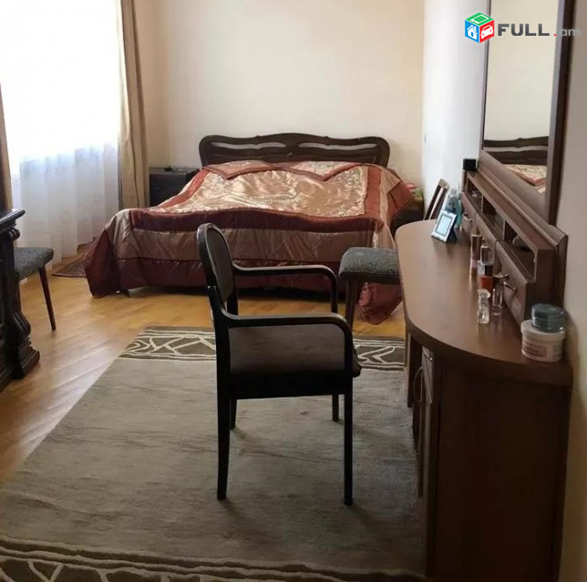 Vardzov e trvum 3 senyakanoc bnakaran Sayat Nova