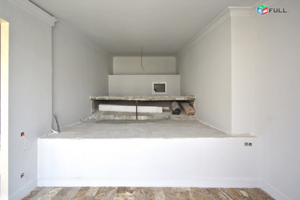 4 սենյականոց նոր վերանորոգված բնակարան Penthouse Չարենց փողոցում
