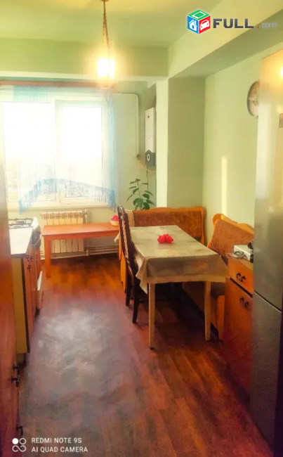 Գնիջեցում!  3-ը դարձրած 4 սենյականոց բնակարան կենտրոնին կից