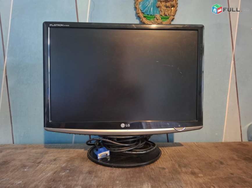 LG Flatron W1952S-PF (Էկրանին առկա են խազեր):