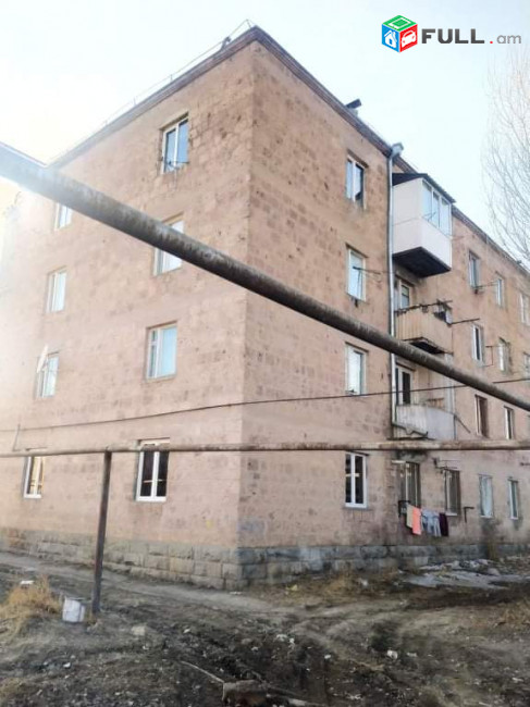Շտապ վաճառվում է 3 սենյականոց բնակարան գյումրիում