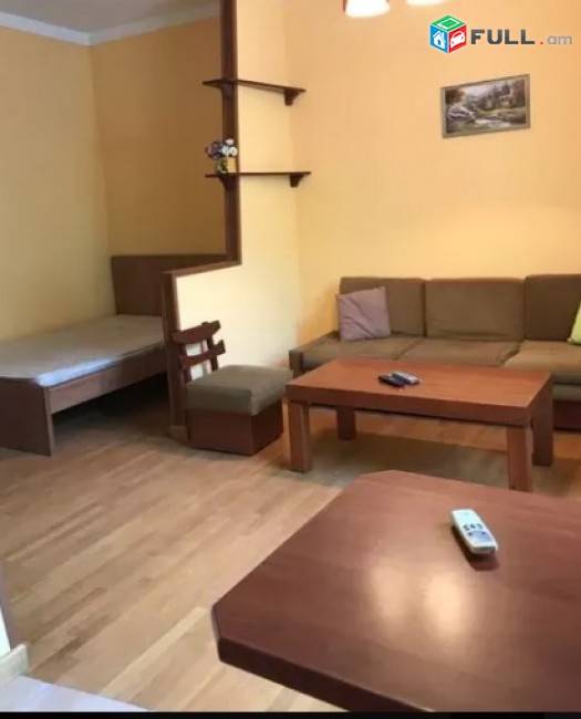 1 սենյականոց բնակարան Վարդանանց փողոցում հանրապետության հրապարակի մոտակայքում