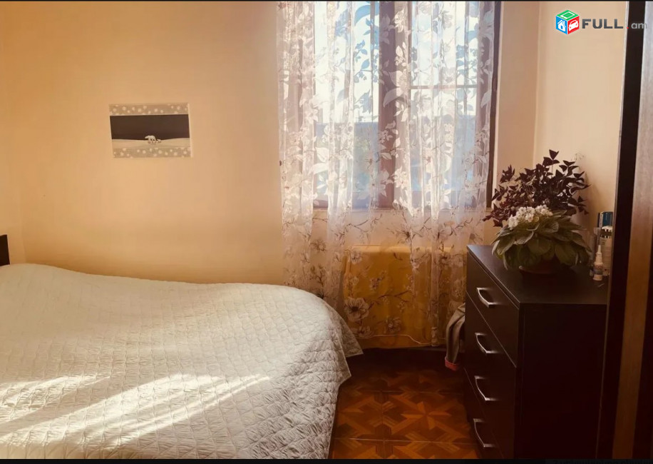 Կենտրոն, Խորենացի փողոց 