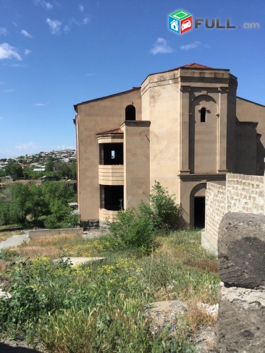 Հաղթանակի կամրջի հարևանությամբ 4 հարկանի առանձնատուն