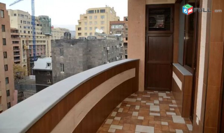 Շքեղ բնակարան Աբովյան փողոցում