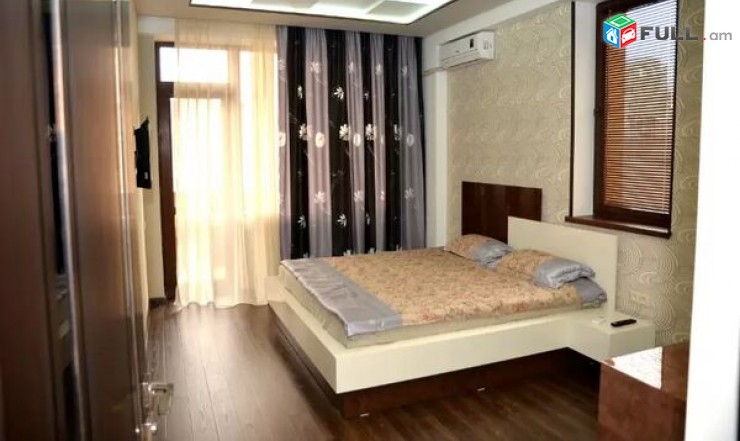 Շքեղ բնակարան Աբովյան փողոցում