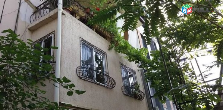 2 sen. duplex bnakaran Bagramyan poxotayum, harmar e naev grasenyaki hamar