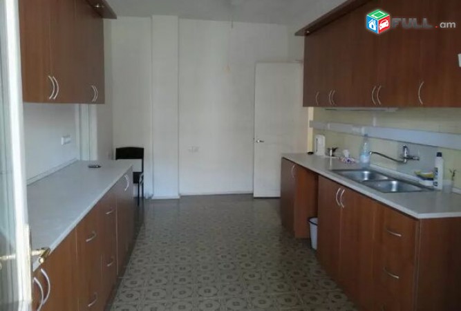 Trvum e varcov Arandznatun Blurum