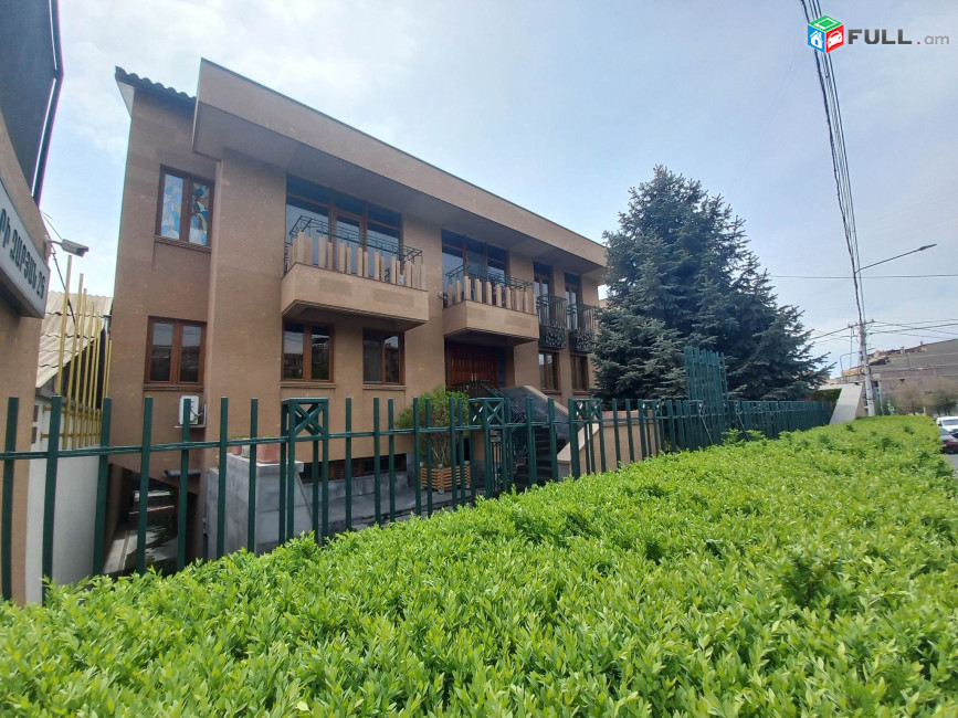 Վաճառվում է,կամ տրվում է վարձով Հյուրանոց Հրաչյա Քոչար փողոցում Արաբկիրում, 1000 ք.մ.