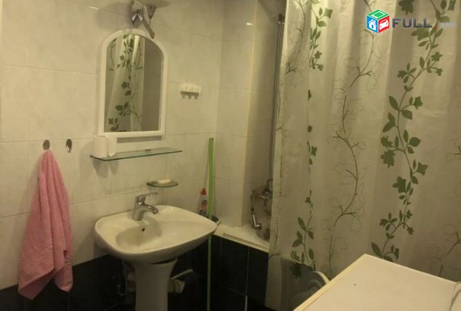 Վարձով է տրվում բնակարան Աղայան փողոցում (for rent)