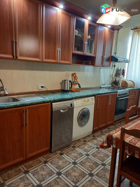 Փոքր կենտրոնում   վարձով տրվում է 3 սեն․ բնակարան