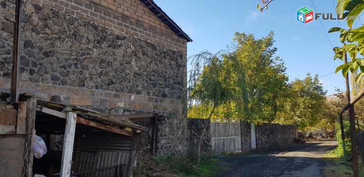 Ashtarak, geux Bazmaxbyur kentronum / Parpi, Bazmaxbur, Nazrvan /