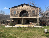Ashtarak, geux Bazmaxbyur kentronum / Parpi, Bazmaxbur, Nazrvan /