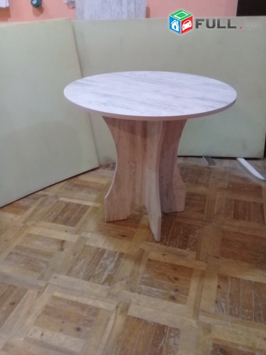 Կլոր սեղան կլոր աթոռներով