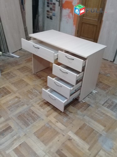 գրասեղան 5 դարակով