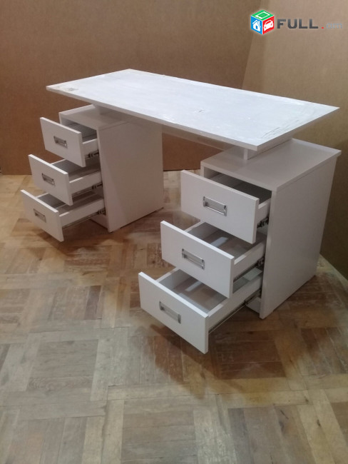 Նոր ոճի գրասեղաններ արտադրողից _9