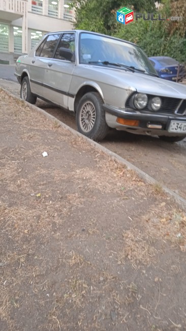 BMW -     523 , 1982թ.