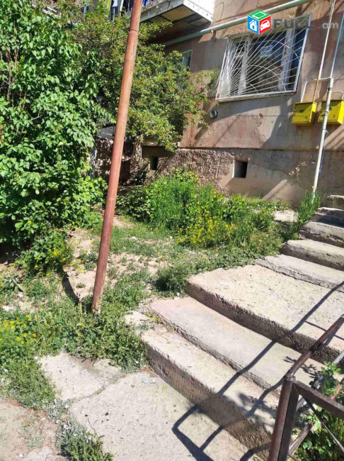 3 սենյականոց բնակարան 4 հարկանի շենքի առաջին հարկում