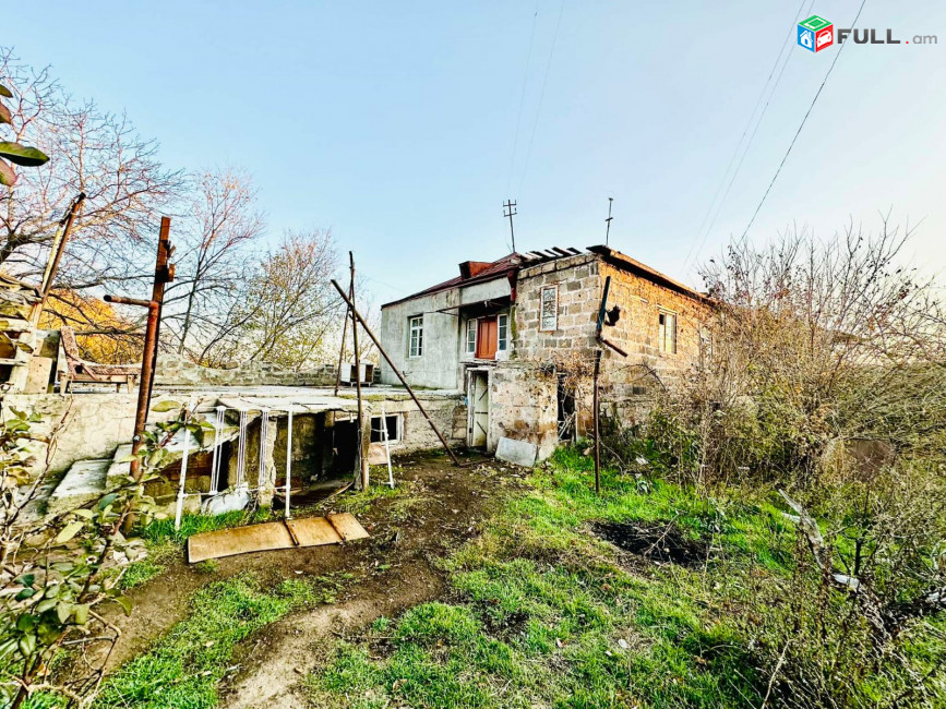 H0899 Երկհարկանի սեփական տուն Կոշում
