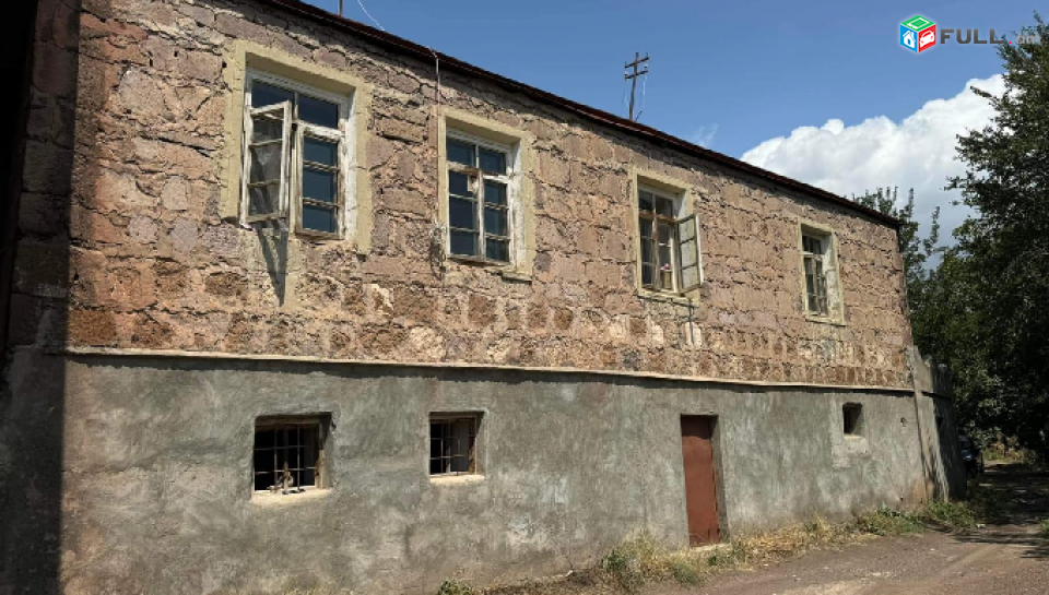 H0899 Երկհարկանի սեփական տուն Կոշում